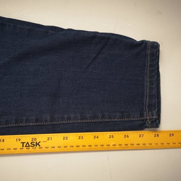 2/$30.00 - DC Jeans Lightly Curvy Medium Wash Ladies Blue Jeans - Picture 11 of 11